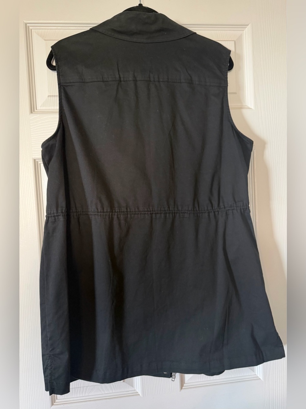Black Sleeveless Utility Jacket - Women Never Worn - Picture 2 of 4